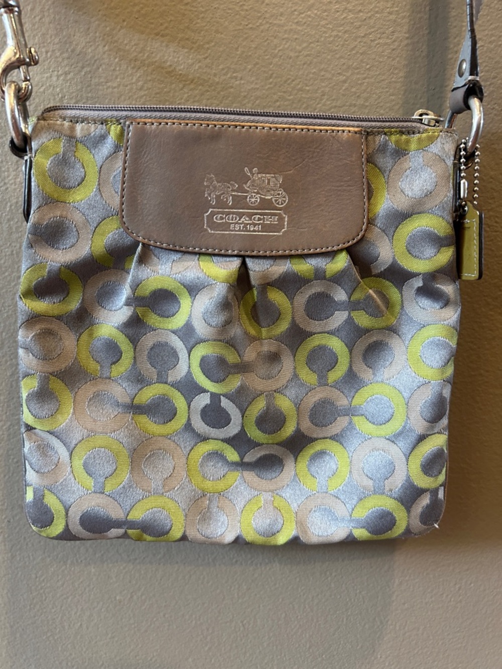 Coach Madison Grey Lime Op Art Swingpack Crossbody Bag D0971-43033